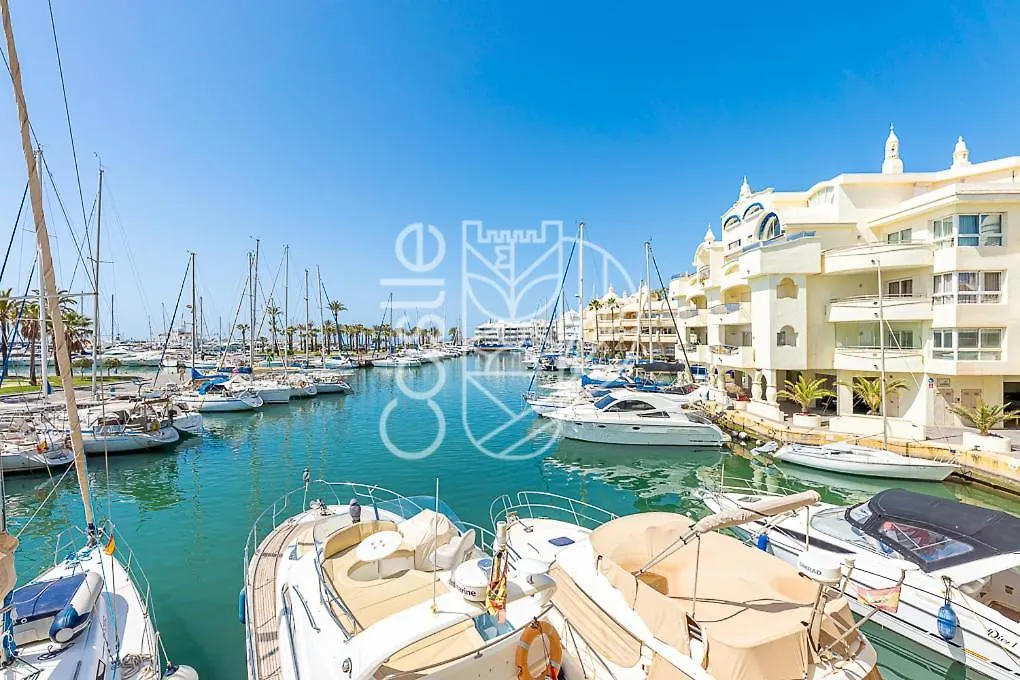 Malaga Puerto Benalmadena: Seaside Apartment with Pool and Marina Views